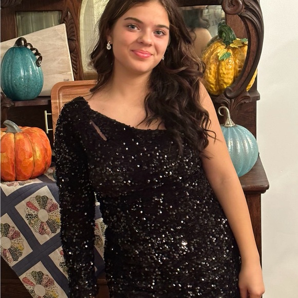 i'm 5'3 for reference and i wear a double d - Picture 2 of 2